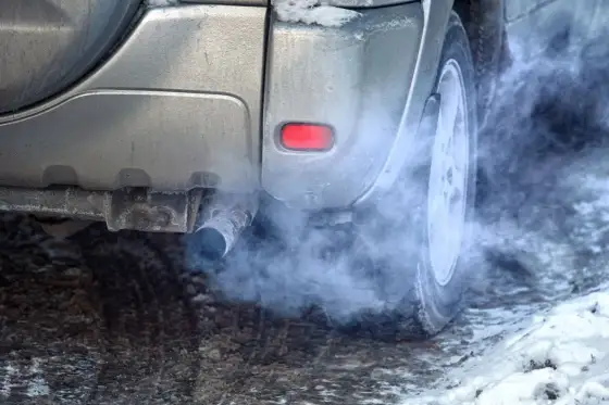 Dlaczego diesel kopci przy przyspieszaniu? Odkryj przyczyny problemów